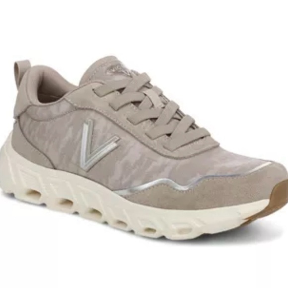 Vionic Women's Taupe and Cream Sneakers size 7 women’s - Picture 1 of 9